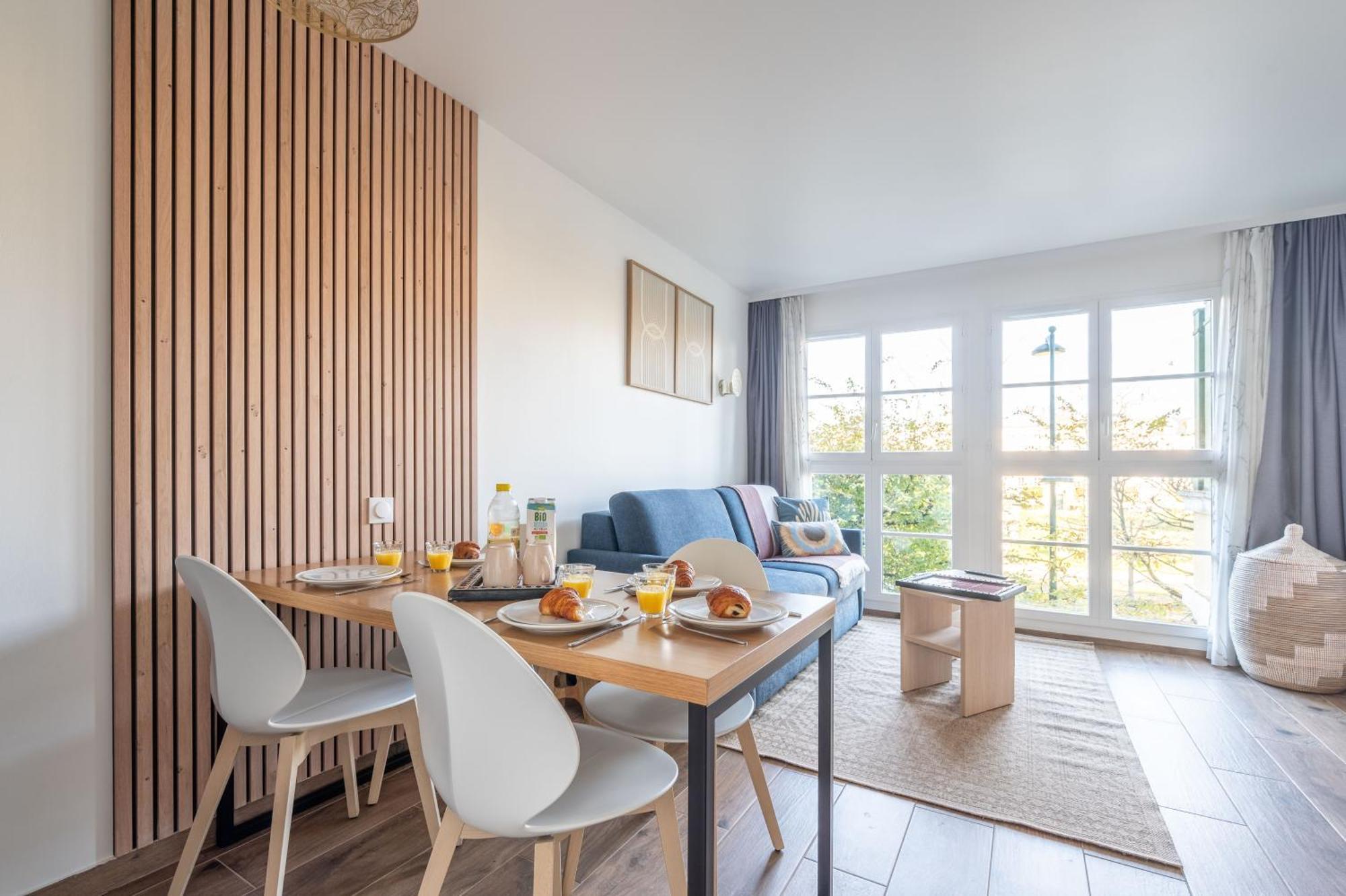 Immodely & La Parade De Disney 세리스 외부 사진